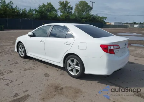 2013 Toyota Camry Se z USA, uszkodzony, nr VIN 4T1BF1FK2DU640078